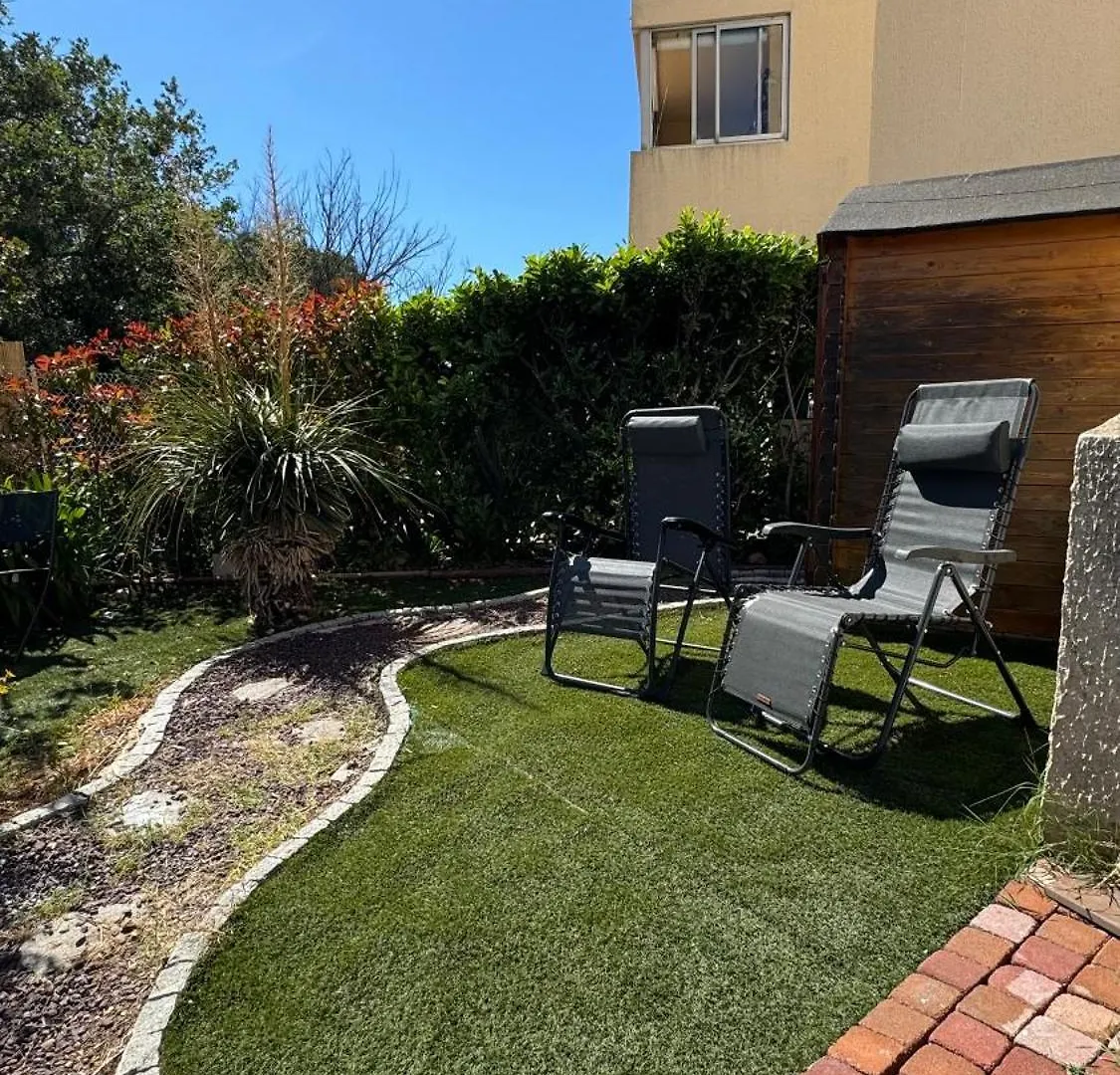 La Perle Des Estivales, Studio Avec Coin Nuit Enfants, Parking Et Piscine , A 20Min A Pied Port Et Plage Sanary-sur-Mer Apartment
